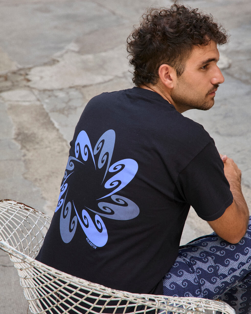 GEORGIA DE GRAECIA BLACK IRIS T-SHIRT – SOMA