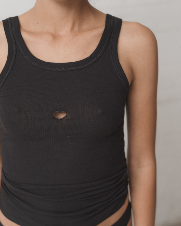 BASERANGE HEART TANK BLACK