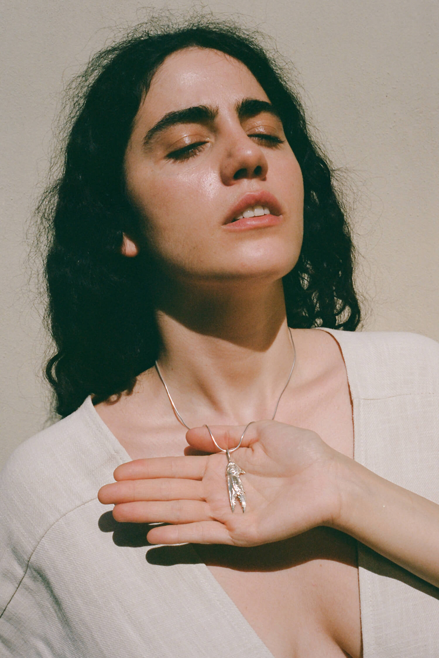 GRAB CLAW NECKLACE